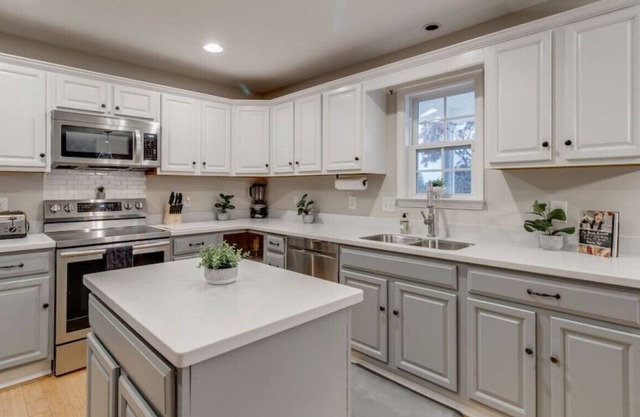 Spacious Lexington Home on 2.5 Acres | Sleeps 9