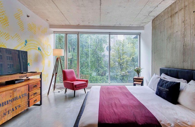 Spacious Loft in Heart of Montreal, Prime Location!