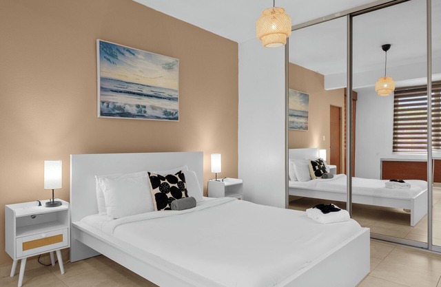 Spacious loft in Ocean Park beach w/parking & arcade