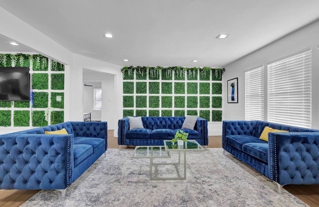 🏡 Spacious Luxury: 7BR, 6Bath home with 11 beds, ideal for large families or corporate groups