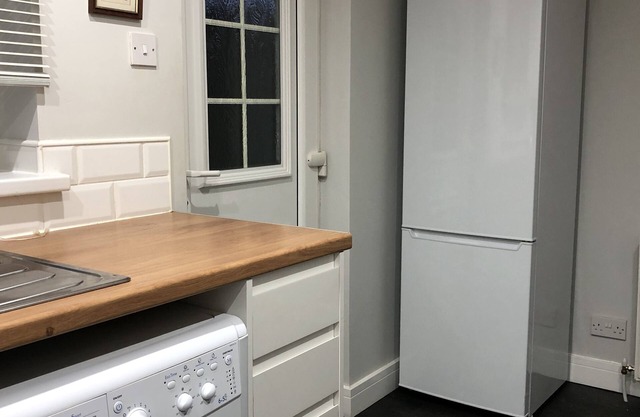 Spacious modern 2 bedroom house in quiet area