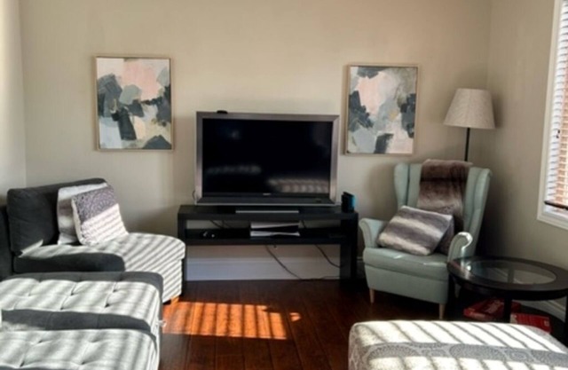 Spacious, modern 2-bedroom bungalow located close to 401 and downtown.