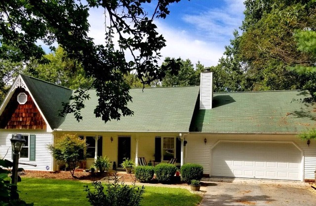 Spacious Mountain Getaway near Natl Forest, Blue Ridge Parkway and Asheville