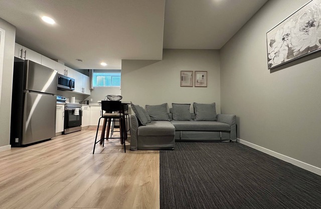 Spacious new basement suite in a quiet neighbourhood (Private side entrance)