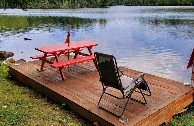 Spacious open concept 3 bedroom cottage on beautiful Baptiste Lake