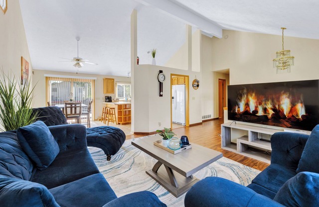 Spacious Pet-Friendly Home Quiet Neighborhood