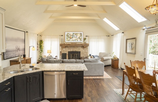 Spacious, Private, & Family Friendly with Extra Guest House.