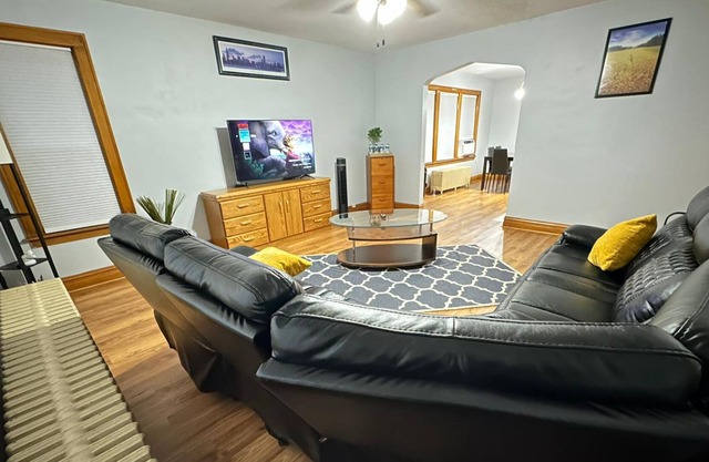 Spacious Private Floor Fast Wi-Fi Selfcheck-in/Parking