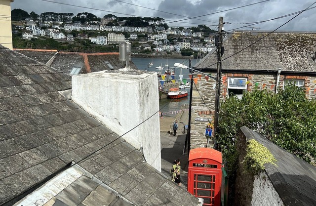 Spacious Quayside Cottage in Polruan