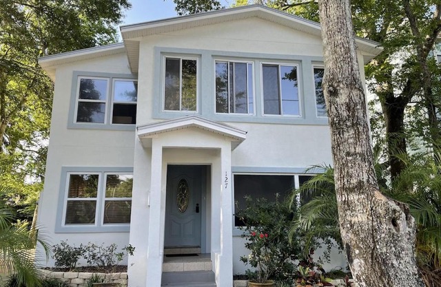 Spacious renovated 4br downtown home w firepit sleeps 8+