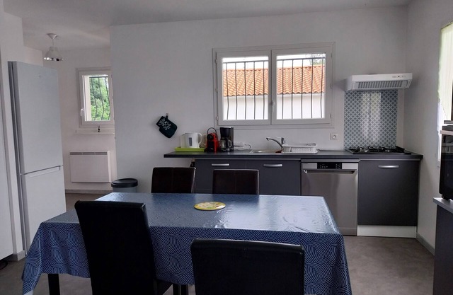 Spacious rental, COZY, 4/5 pers, for family vacations 10 min from the sea
