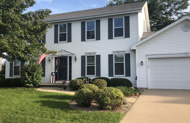 Spacious rental home 3 miles from EAA