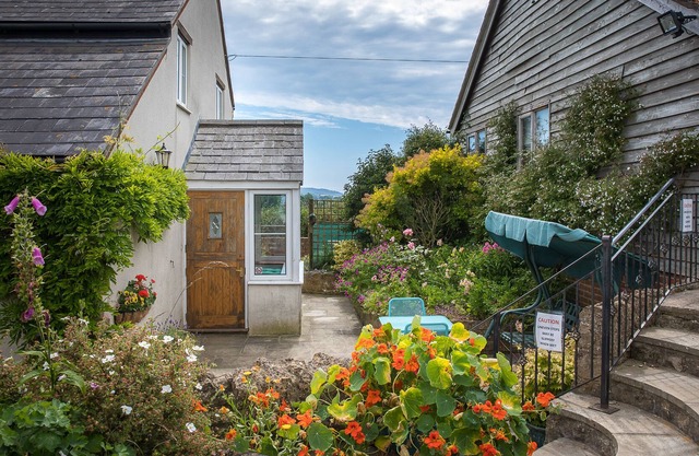 Spacious self contained holiday cottage accommodation near the Jurassic Coast