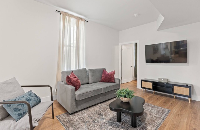 Spacious Soulard 1BR Apt—Sleeps 6 Comfortably