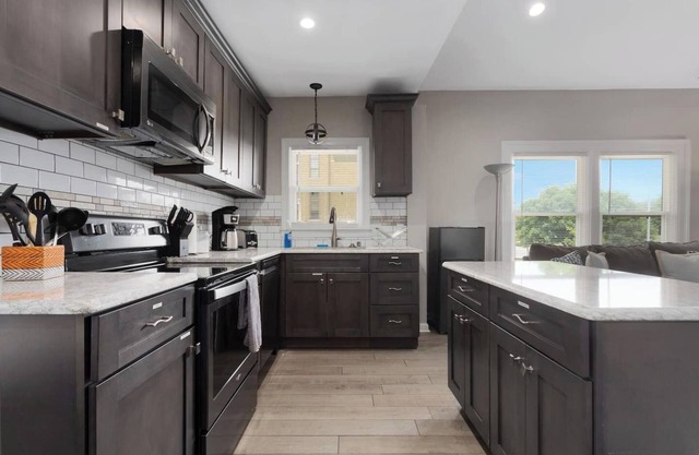 Spacious Suite | Queen Beds | Large Backyard | 66