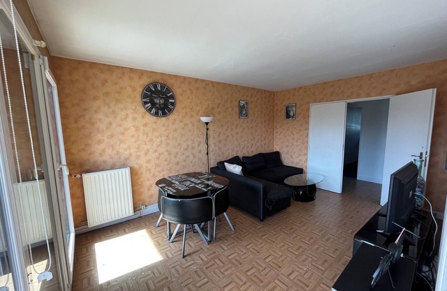 Spacious T4 apartment