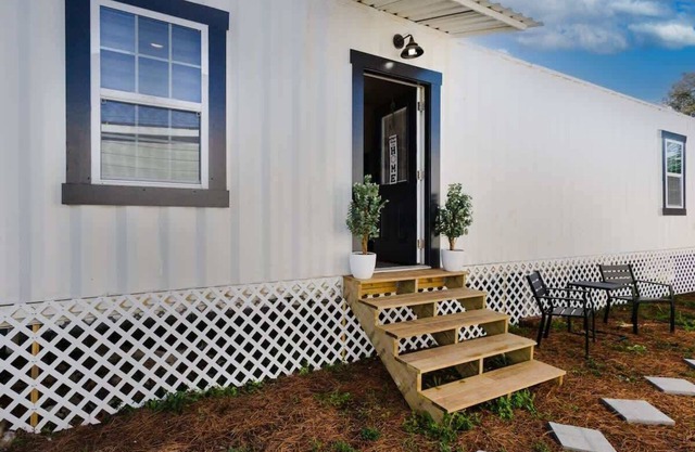 Spacious Tiny Home By Airport-Free Prkng-Fast WiFi