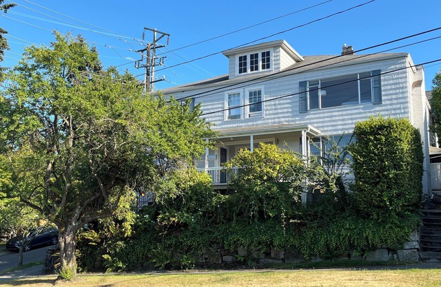 SPACIOUS Town home in Queen Anne 3 BLKS to Ship Canal 10 min UBER to Cruise Term
