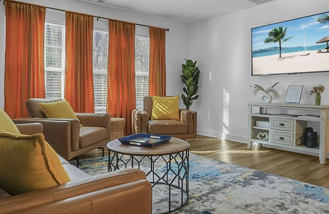 Spacious townhome w/Gameroom in North Charleston, SC!