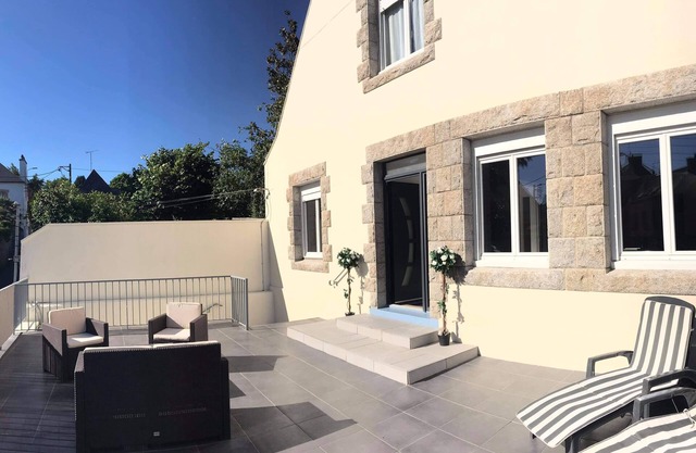 Spacious townhouse - 2 self-contained apartments for flexible living