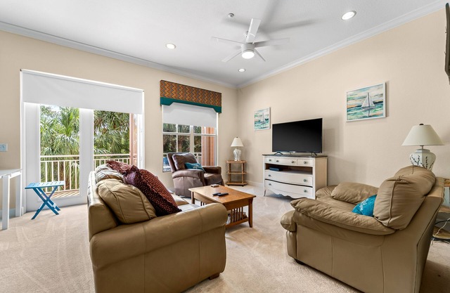 Spacious townhouse with central AC, private washer/dryer, and high-speed WiFi