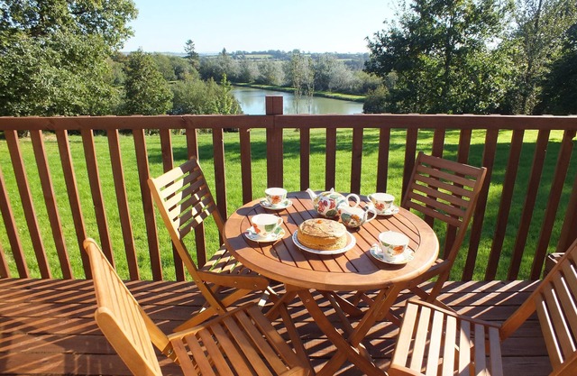 Spacious two-bedroomed fully-accessible lodge with lake view in rural idyll