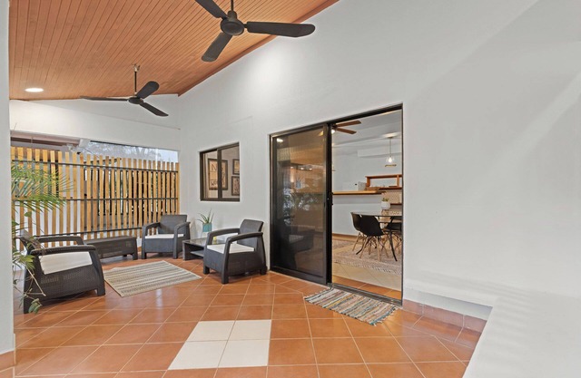 Spacious Two-Story Family Villa with Full Kitchen, Perfect for families