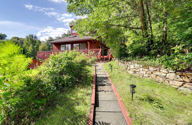 Spacious Woodbury Home w/Pool + Hot Tub!
