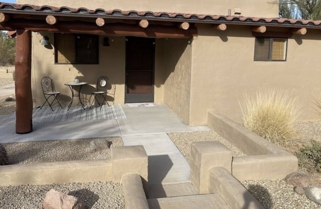Spanish style casita on horse property in the heart of Wickenburg
