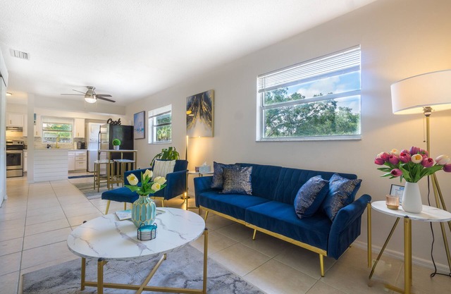 Sparkling Family sized condo near Downtown Saint Petersburg/beaches