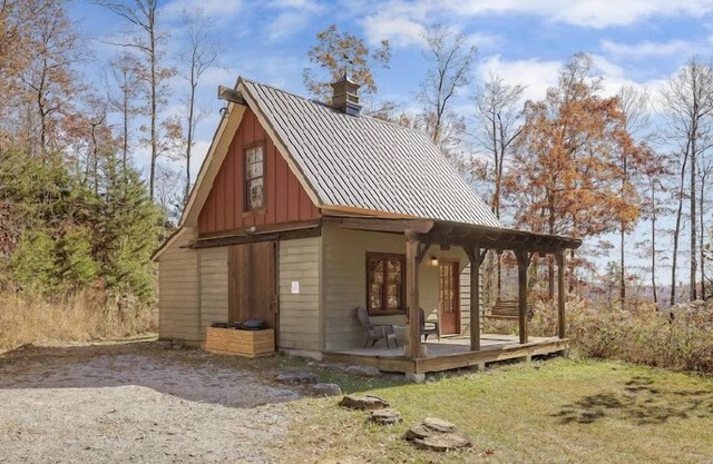 Sparrow Nest, Hot Tub, 20 min. from downtown Chattanooga!