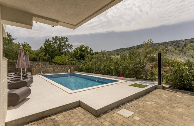 SPECIAL OFFER! Luxury and modern Villa with a private Pool, sauna, near Split