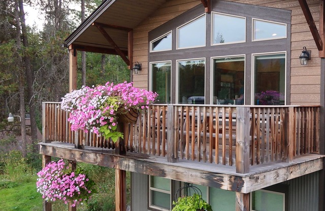 Spectacular Mountain Views located 1 mile from Glacier National Park