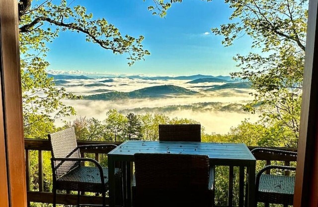 Spectacular Mountain View "Cloud 9" HotTub-PETS OK