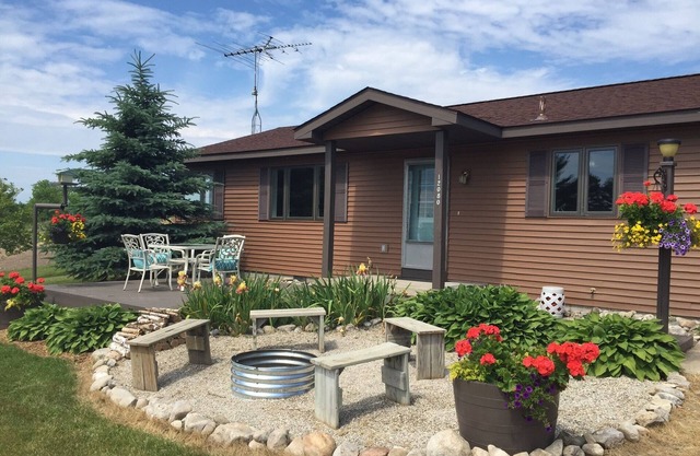 Spectacular Orchard and Lake views with Magnificent Sunsets!