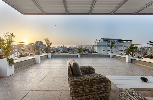 Spectacular Penthouse with Huge Front & Rear Rooftops.