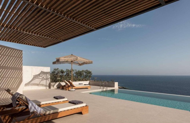 Spectacular sea view villa with infinity pool