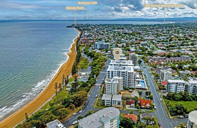 "Spectacular Suttons Beach" - Redcliffe Q 4020