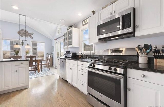 Spectacular 5 Bedrooms, 4 Bathrooms - Steps To The Beach, Short Walk To The Bay