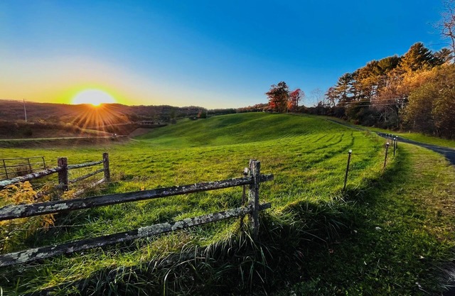 Spectacular Views to Remember! Near hiking, biking, wineries, pet friendly