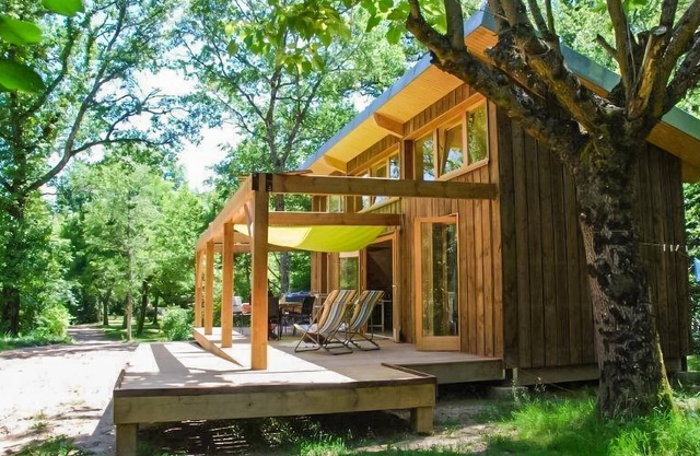 Spend a lovely break close to nature in this holiday home with access to the pool.