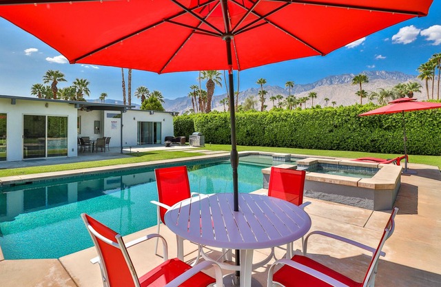 Splash Plaimor - Huge Backyard- Entertainer’s kitchen