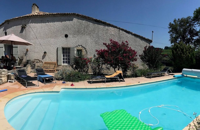 Splendid and spacious fully equipped country house with swimming pool