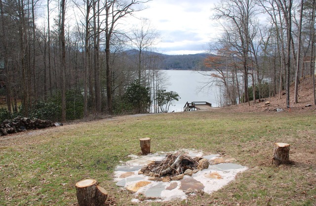 Splendor Cove Retreat…Lakefront w/dock, Huge Yard, Lake Toys, Stream w/wfall