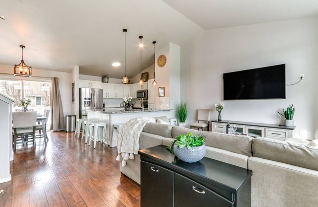 Spokane Valley Home w/Fire Pit - 1 Mi to Trails!