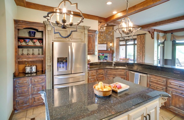 Sprawling Tennessee Home on 20 Acres!