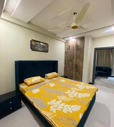 Square 17 , Crest Residences