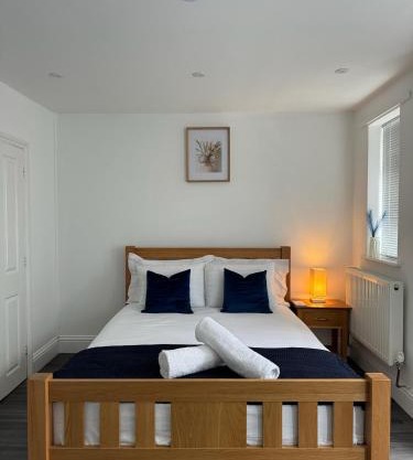 St Helens House Incredible Location with Parking & Garden