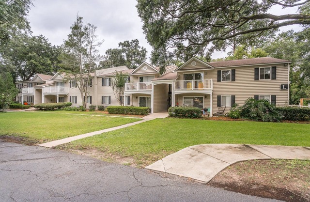 St. Simons Island Village Area With Many Amenities. Pool, Tennis, Fitness Center and More