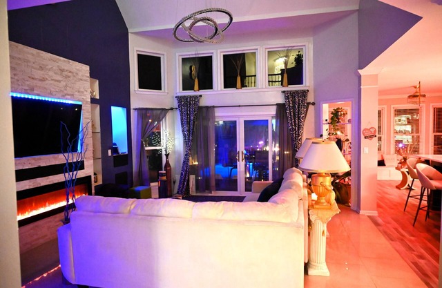 Stacy's Staycation on the Southside of Atlanta & 20 mins from the Airport